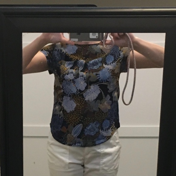 H & M Floral Short Sleeve Blouse Size Small - Picture 2 of 4